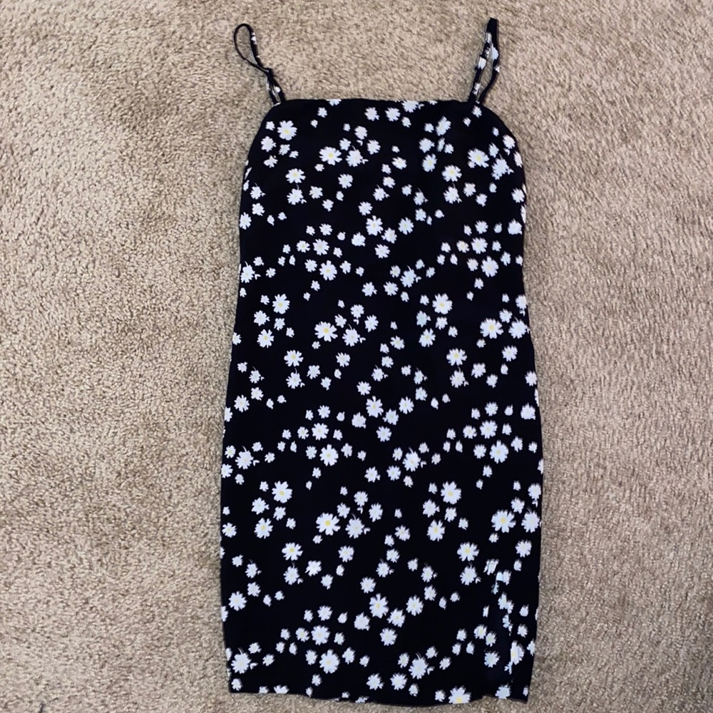 Daisy pattern black mini dress